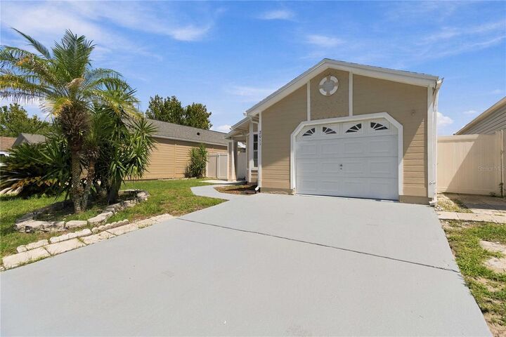 Property Photo:  2011 Winslow Drive  FL 32812 