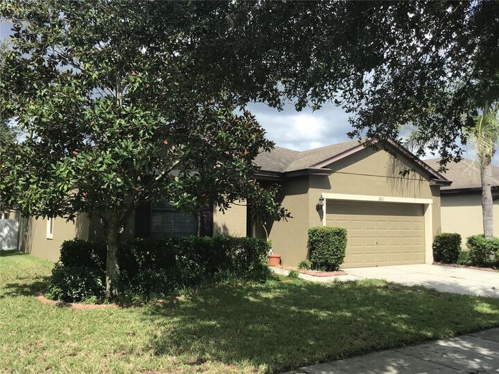 Property Photo:  2211 Landside Drive  FL 33594 