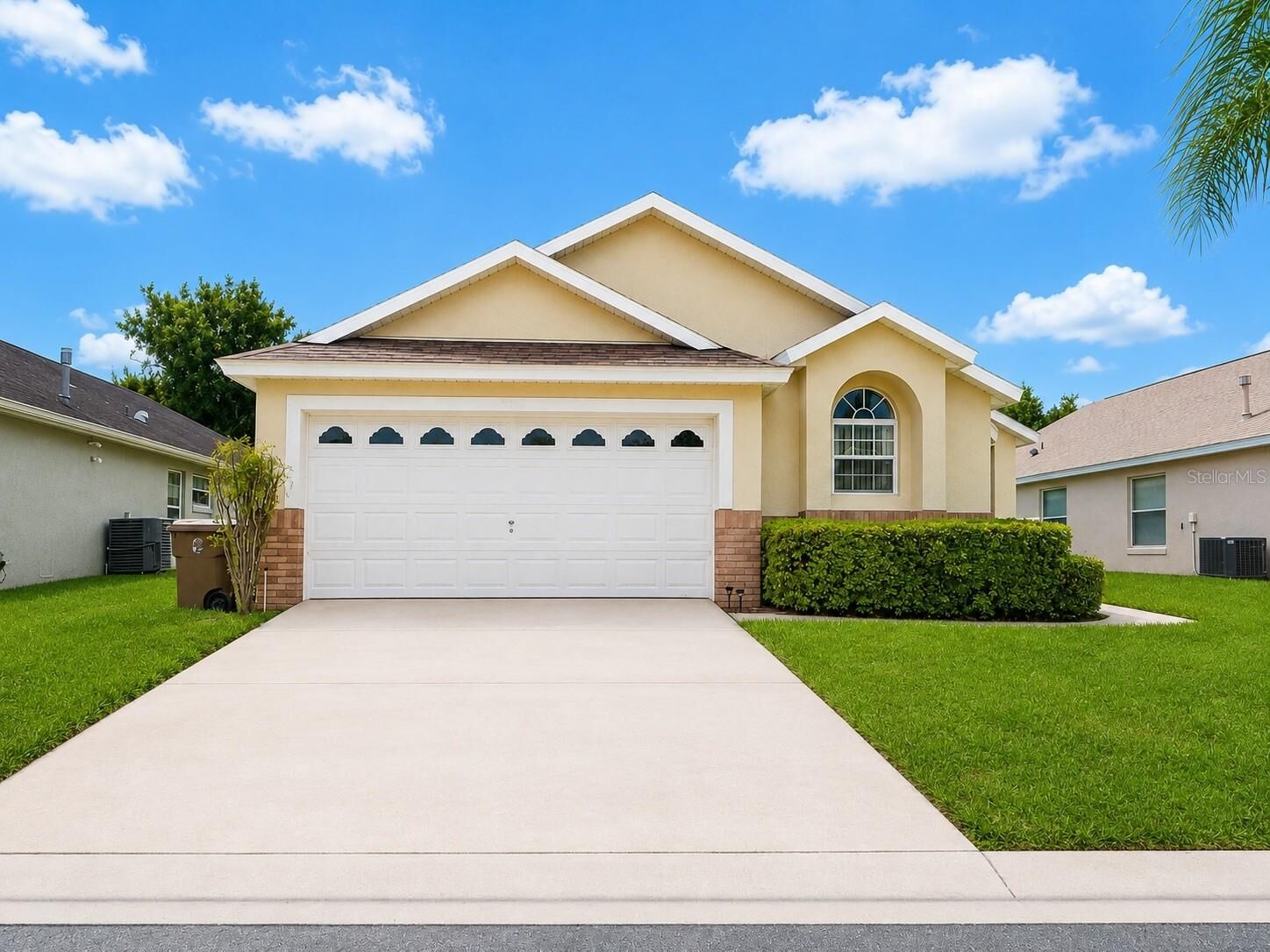 Property Photo:  2555 Oneida Loop  FL 34747 