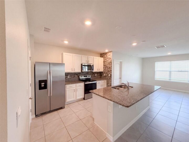 Property Photo:  2112 Elio Ridge Drive  FL 32798 
