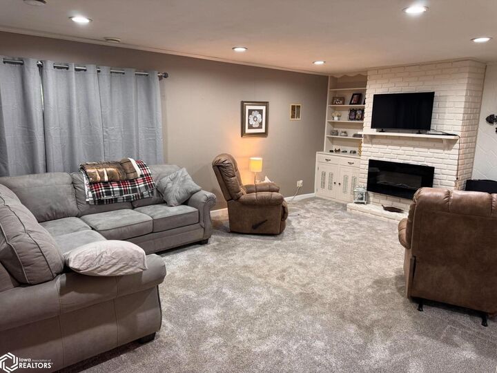 Property Photo:  207 Hillcrest  IL 62341 