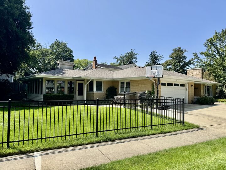 Property Photo:  677 Wingate Road  IL 60137 