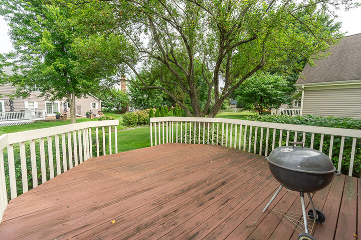 Property Photo: 2157 N Lake Shore Circle IL 60004