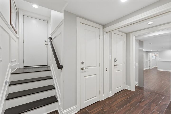Property Photo:  1441 W Wolfram Garden  IL 60657 