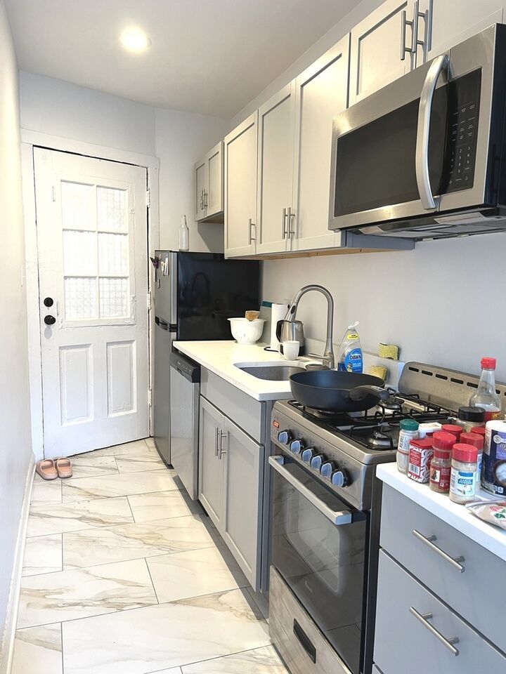 Property Photo:  1060 W Thorndale Avenue 3S  IL 60660 