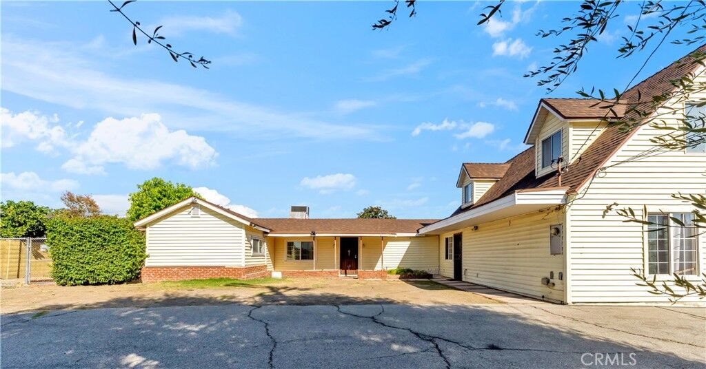 Property Photo: 7522 Radford Avenue CA 91605