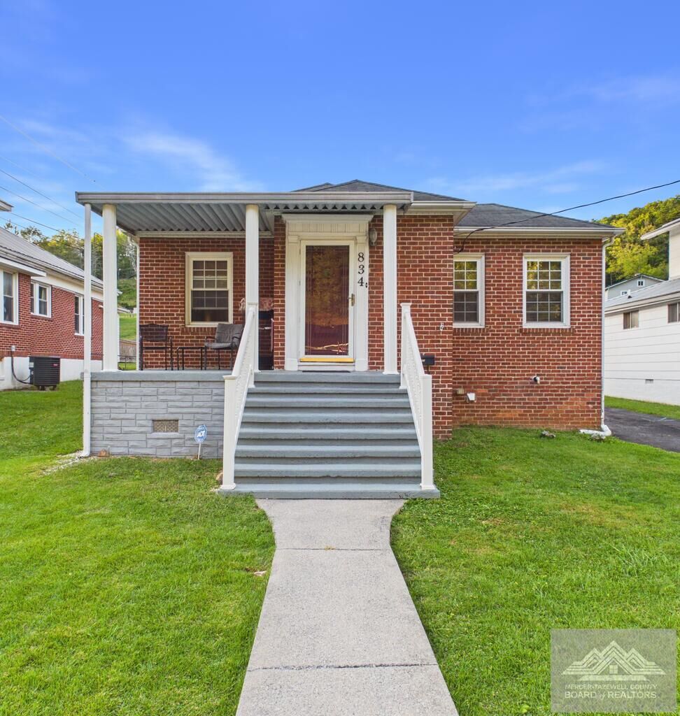 Property Photo: 834 Frederick St WV 24701