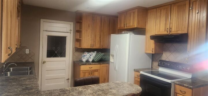 Property Photo:  1008 Poplar  OK 74601 