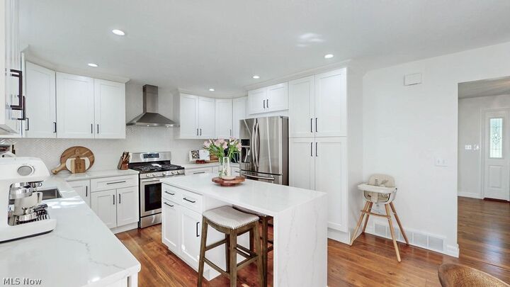 Property Photo:  7589 Deer Run Trail  OH 44130 