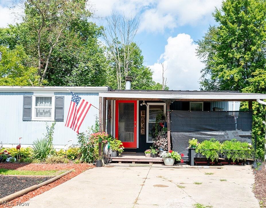 Property Photo:  215 Lake Shore Terrace  OH 44483 