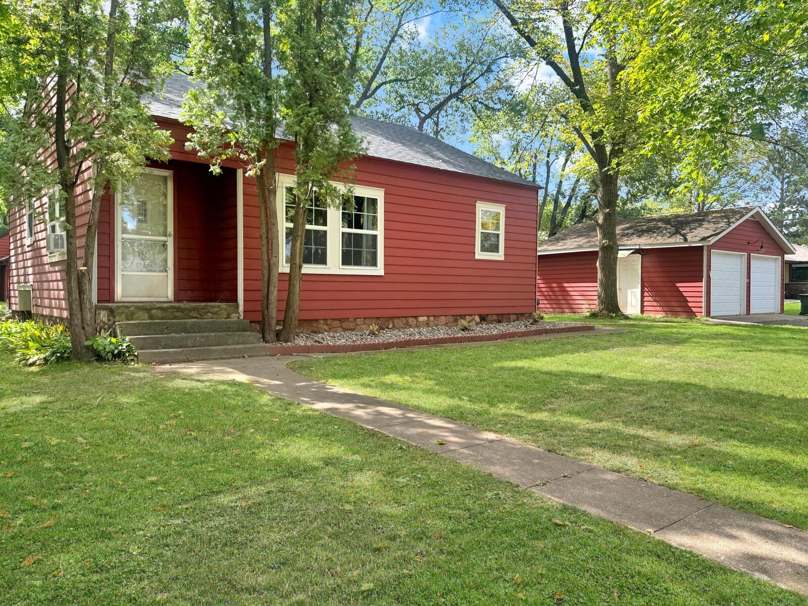 Property Photo:  800 6th Street  MN 56455 