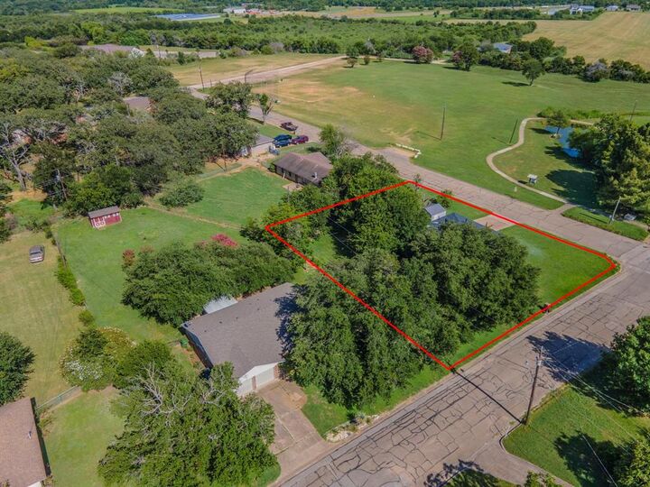 Property Photo:  1936 Post Oak Drive  TX 76705 
