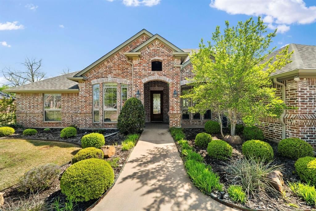 Property Photo: 5609 Flagstick Drive TX 76049
