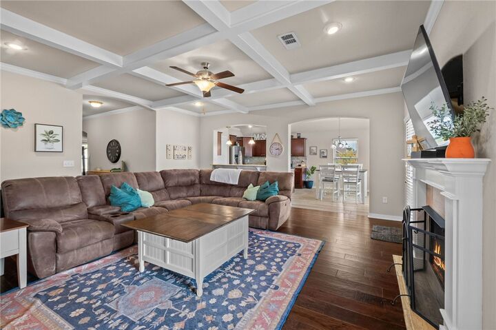 Property Photo:  402 W Laurel Avenue  AR 72758 
