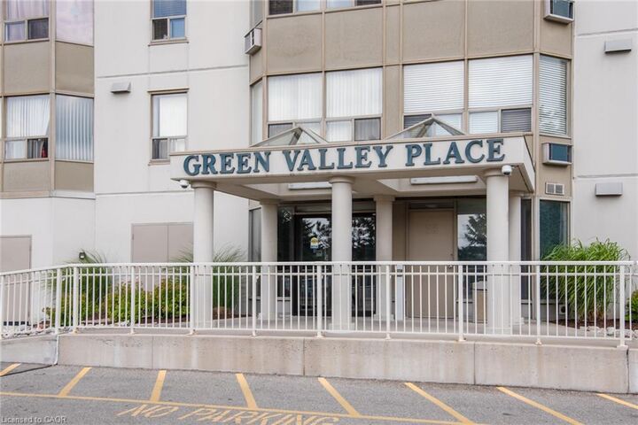 Property Photo:  35 Green Valley Drive 914  ON N2P 2A5 