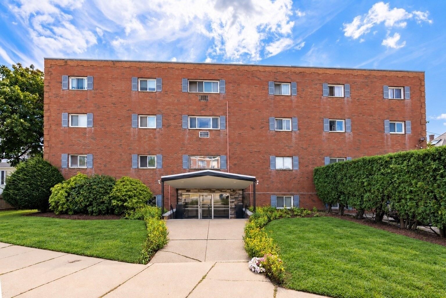 Property Photo: 183 Mt Auburn St 15 MA 02472