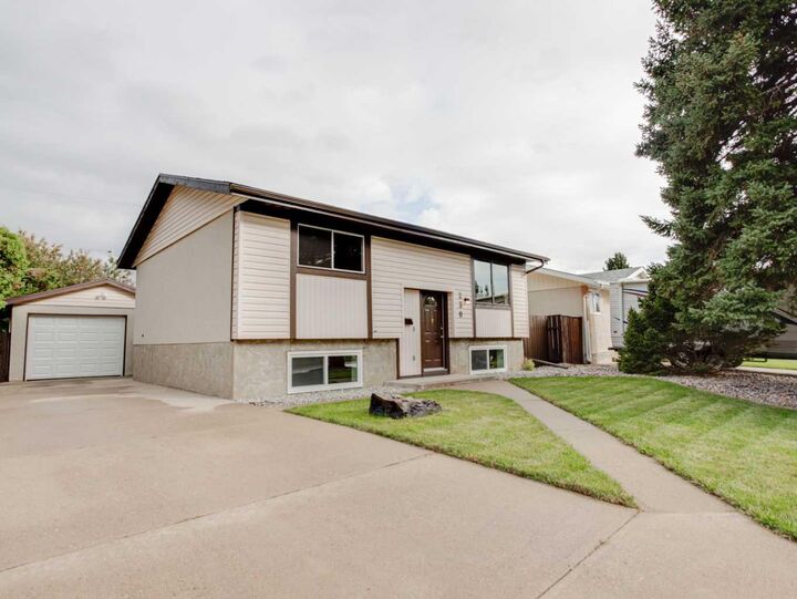 Property Photo:  230 Eagle Road N  AB T1H 4S6 