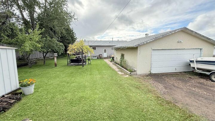 Property Photo:  5317 Birch Crescent  AB T0A 0M0 