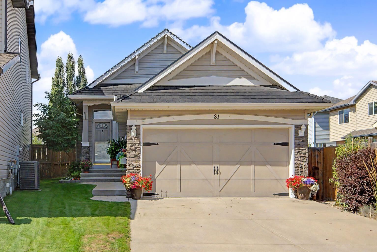 Property Photo:  81 Brightonstone Grove SE  AB T2Z 0C6 