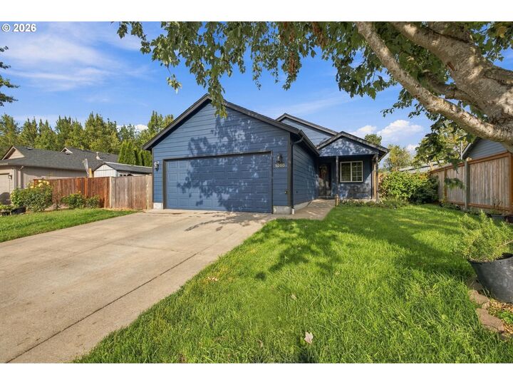Property Photo: 1050 Yew St OR 97448