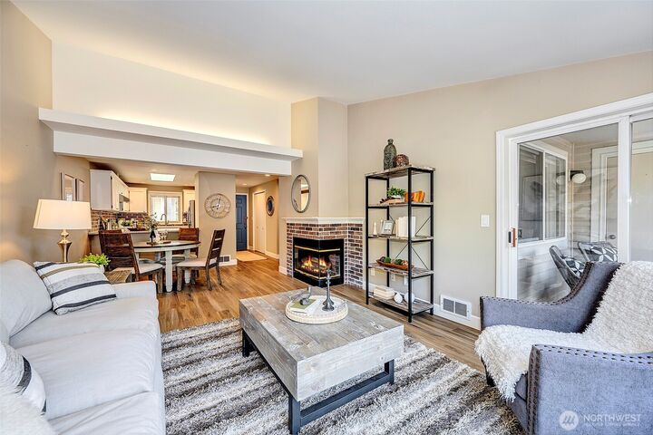 Property Photo:  432  3rd Avenue S B203  WA 98020 