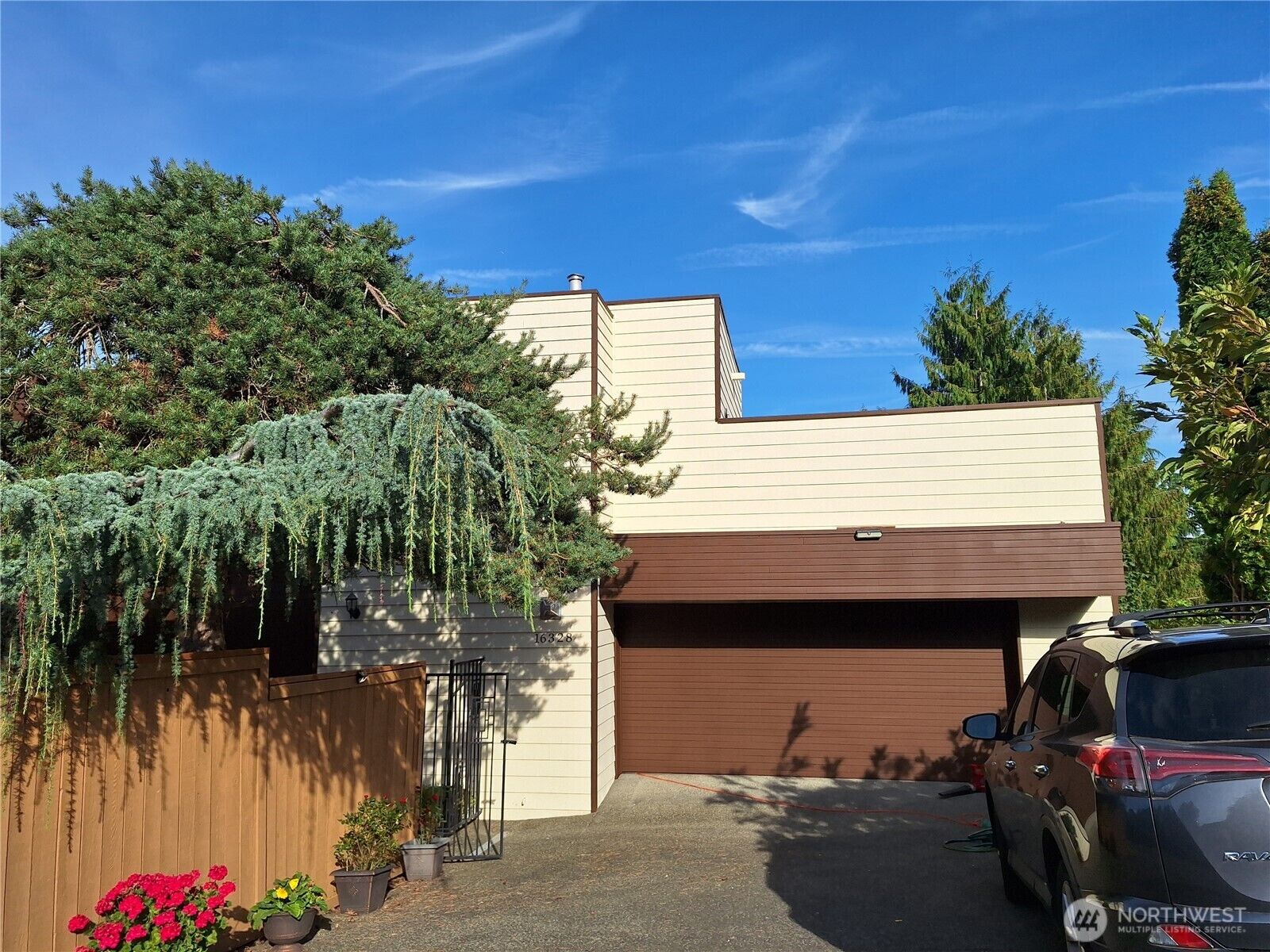 Property Photo: 16328 35th Avenue NE WA 98155
