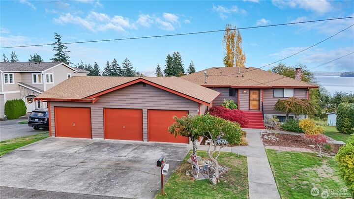 Property Photo: 2601 2nd Avenue E WA 98366