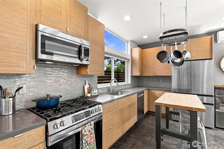 Property Photo: 310 21st Avenue B WA 98122
