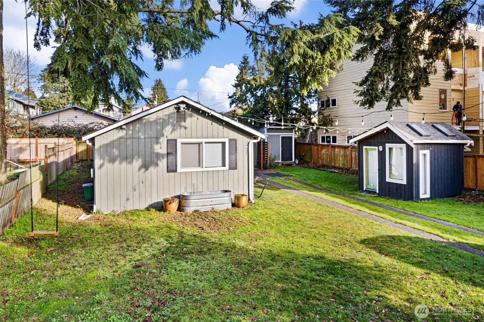 Property Photo: 920 N 101st St WA 98133