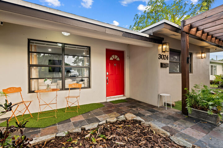 Property Photo:  3024 NE 2nd Terrace  FL 33334 