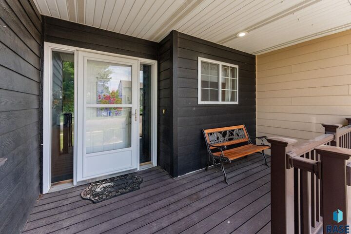 Property Photo: 1516 N Maynard Ln SD 57110