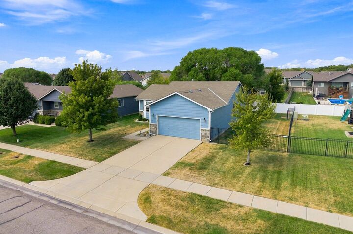 Property Photo: 1535 N Kentucky Ln KS 67235
