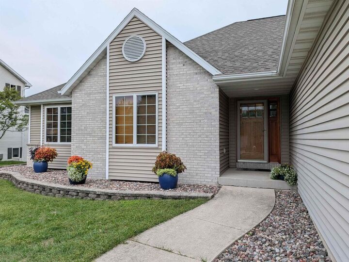 Property Photo: 802 Chickadee Drive WI 53523