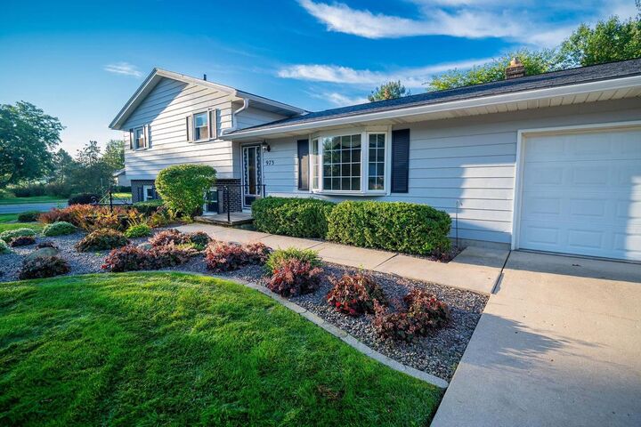 Property Photo:  973 Harvest Lane  WI 53590 