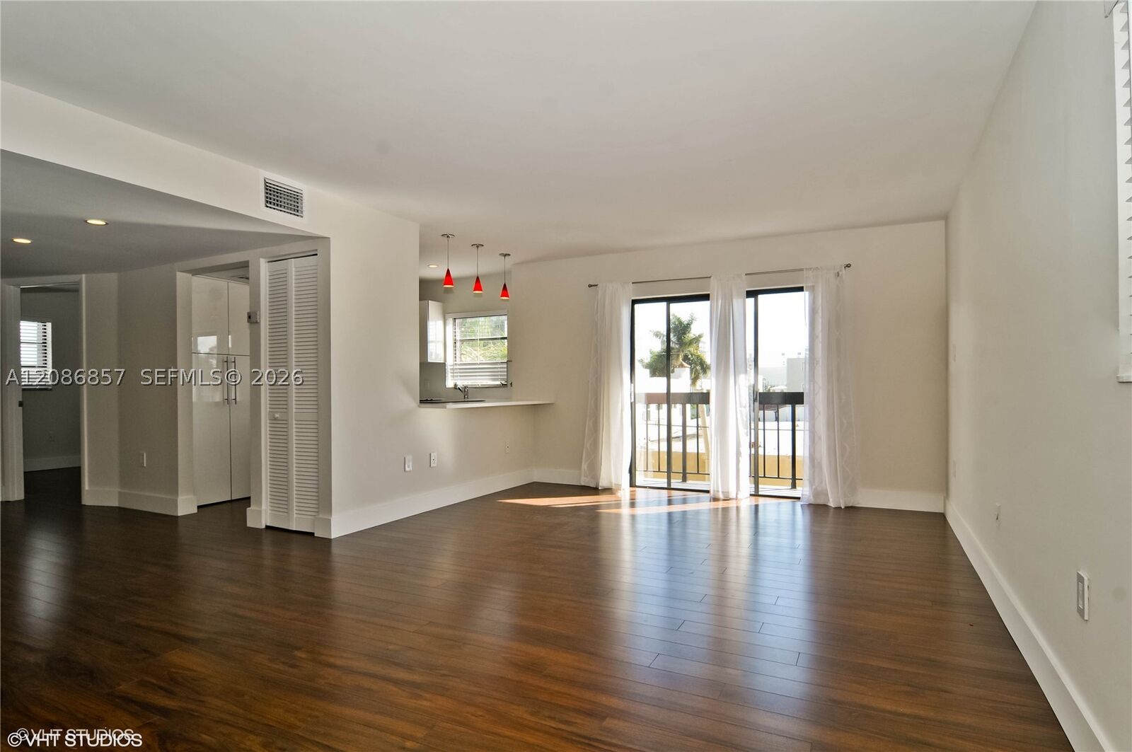 Property Photo:  1617 Jefferson Ave 404  FL 33139 