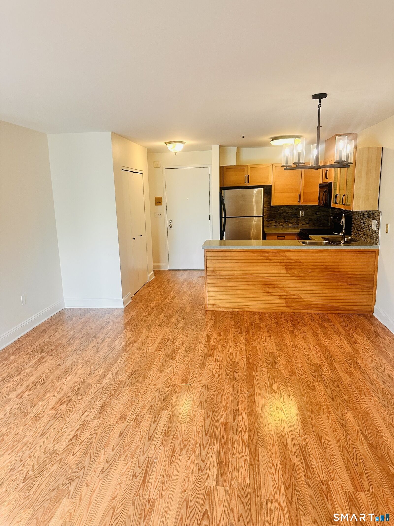 Property Photo: 104 North Street 401 CT 06902
