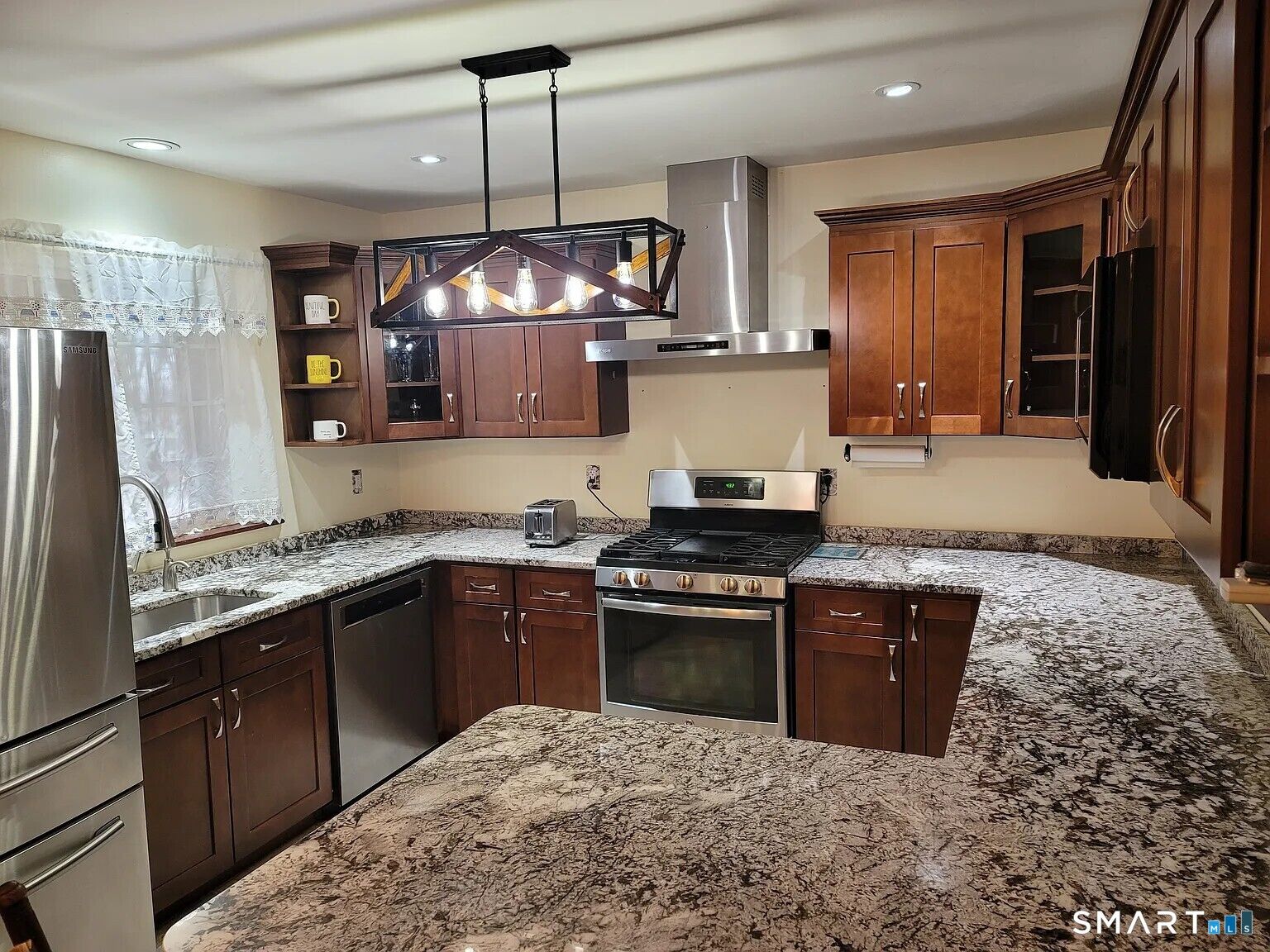 Property Photo:  34 Garden Hill Circle 34  CT 06704 