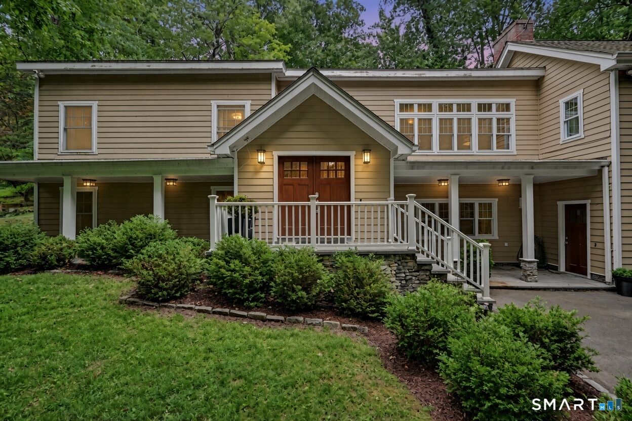 Property Photo:  