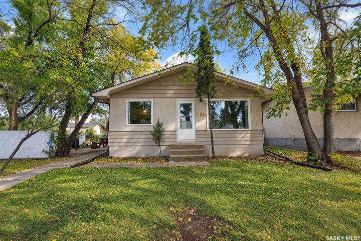 Property Photo:  1399 6th Street E  SK S6V 0R1 