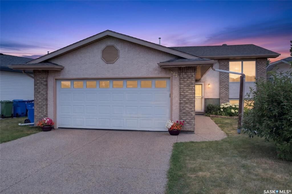 Property Photo: 3547 Hazel Grove SK S4V 2S7