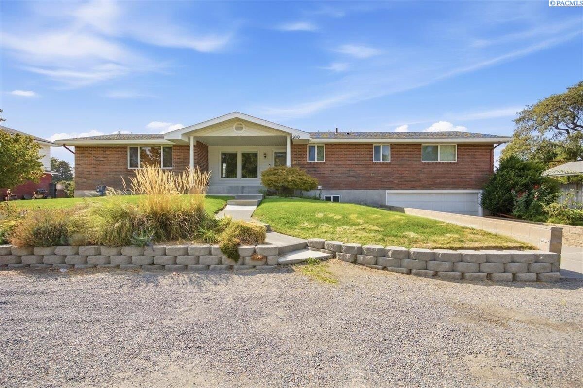 Property Photo: 2610 S Fruitland WA 99337