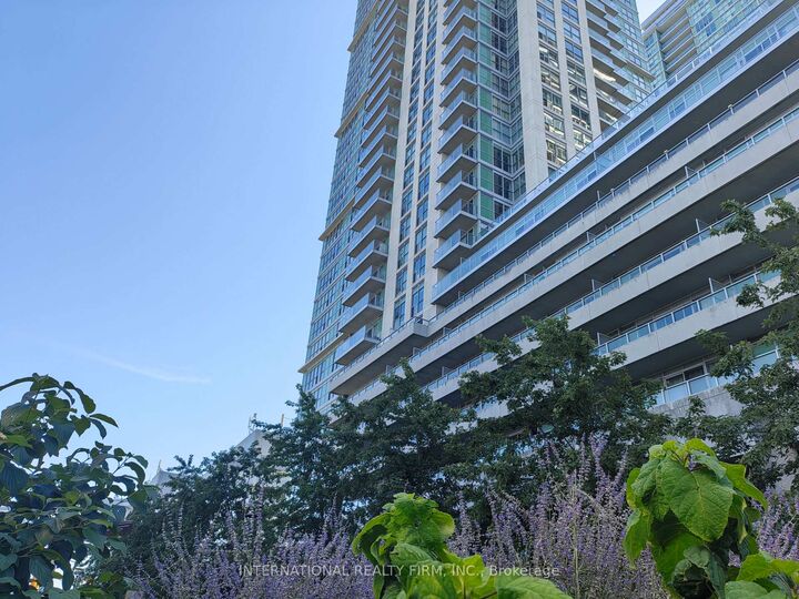 Property Photo:  70 Town Centre Court 3209  ON M1P 0B2 