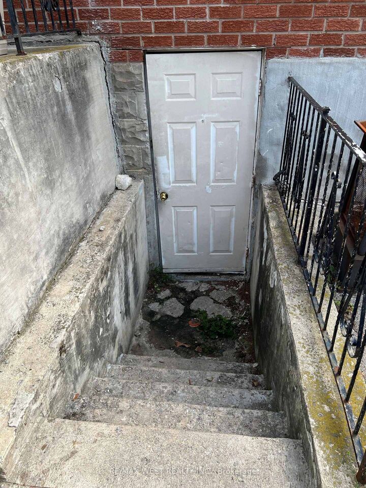 Property Photo:  165 Thirtieth Street  ON M8W 3C3 