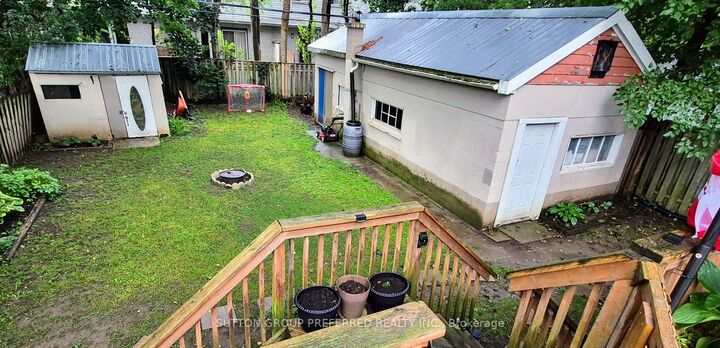 Property Photo:  208 Linwood Street  ON N5Y 1W6 