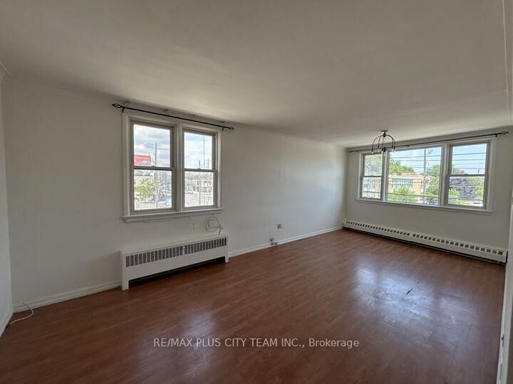 Property Photo: 3432 Bathurst Street 1 ON M6A 2C2