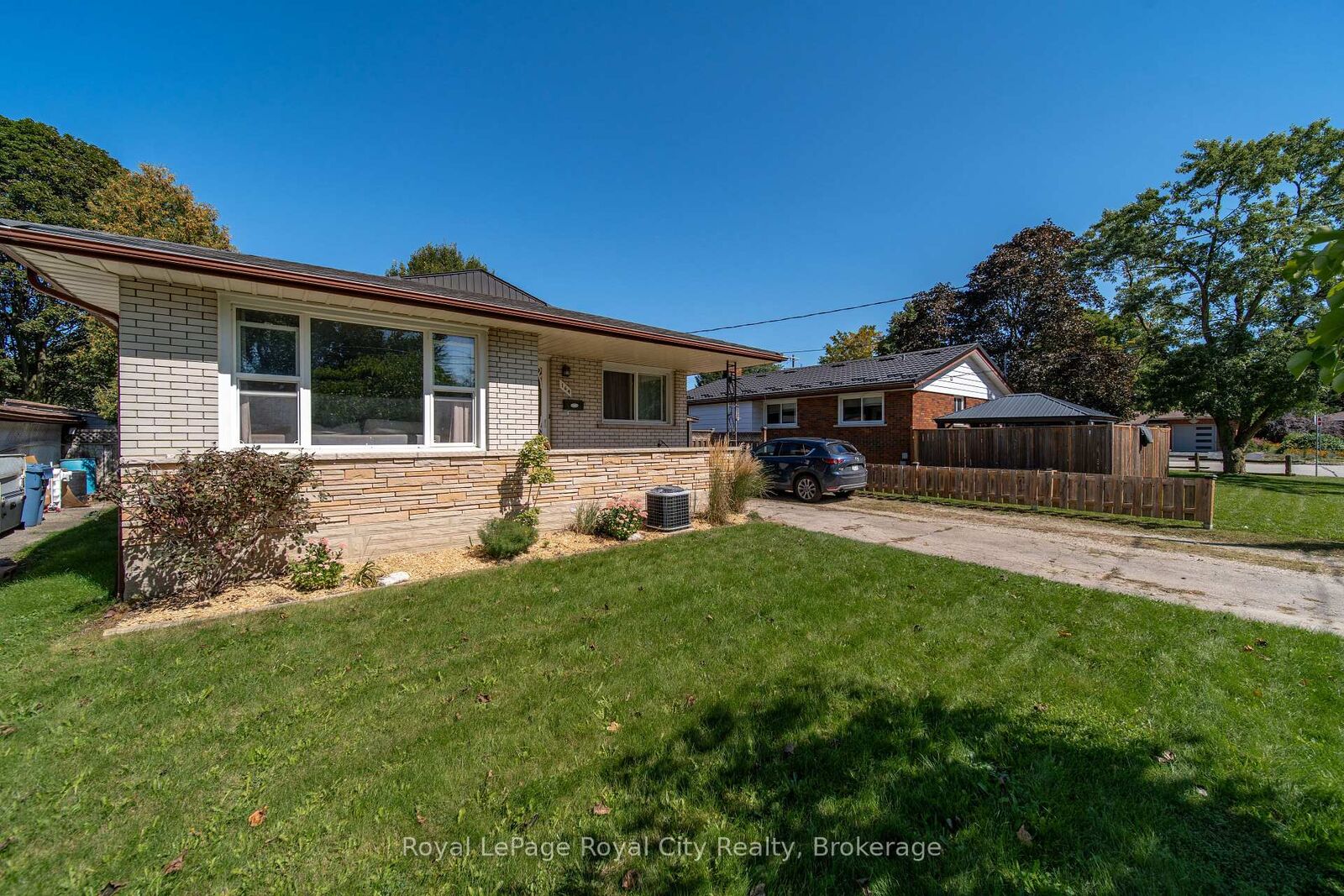 Property Photo:  164 Waverley Drive  ON N1E 1H2 