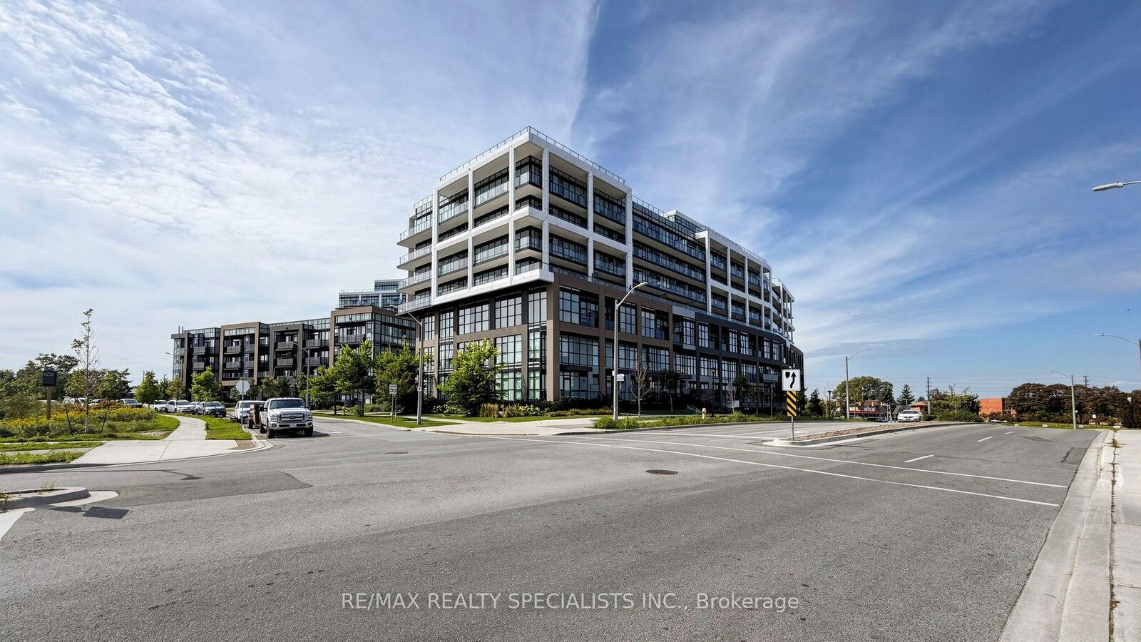 Property Photo:  60 George Butchart Drive 601  ON M3K 0A7 