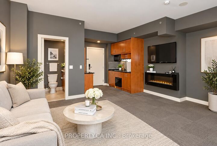 Property Photo:  1 King Street W 3708  ON M5H 1A1 