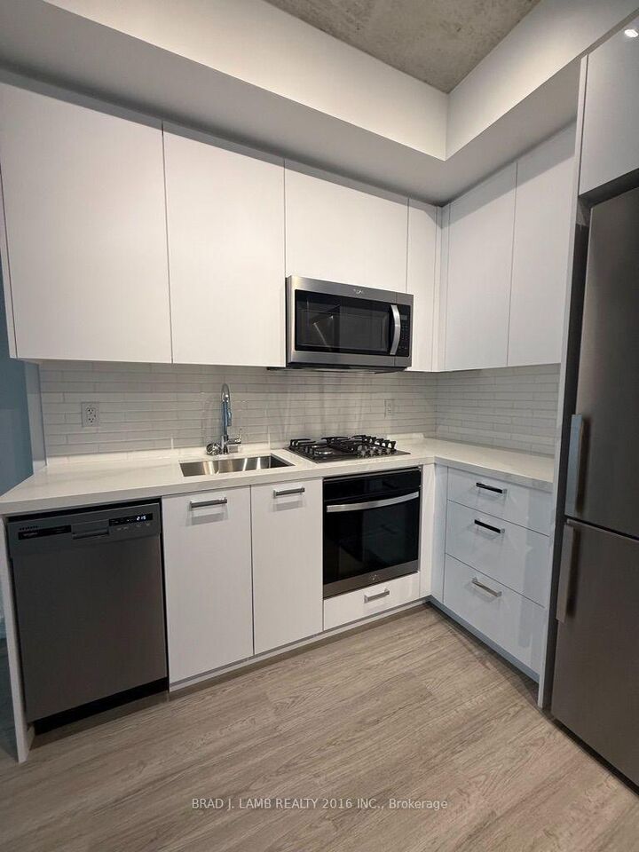 Property Photo:  195 McCaul Street 216  ON M5T 0E5 