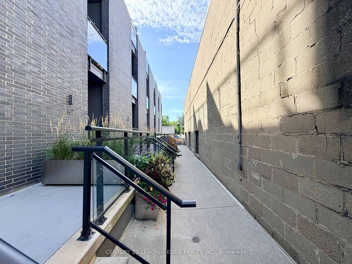 Property Photo:  483 Dupont Street 108  ON M6G 1Y6 